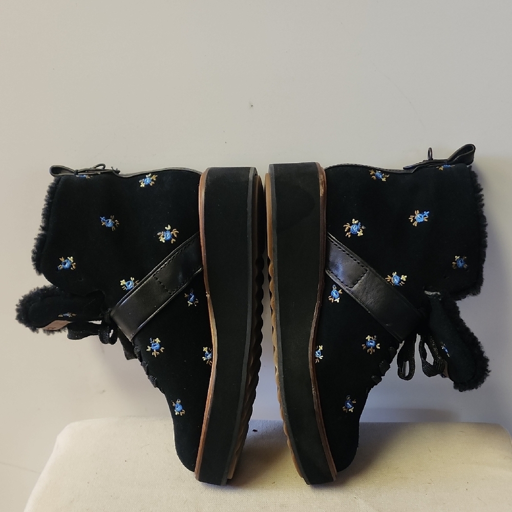 Coach City Hiker Black Floral Embroidered Women's Boots. - Picture 4 of 14